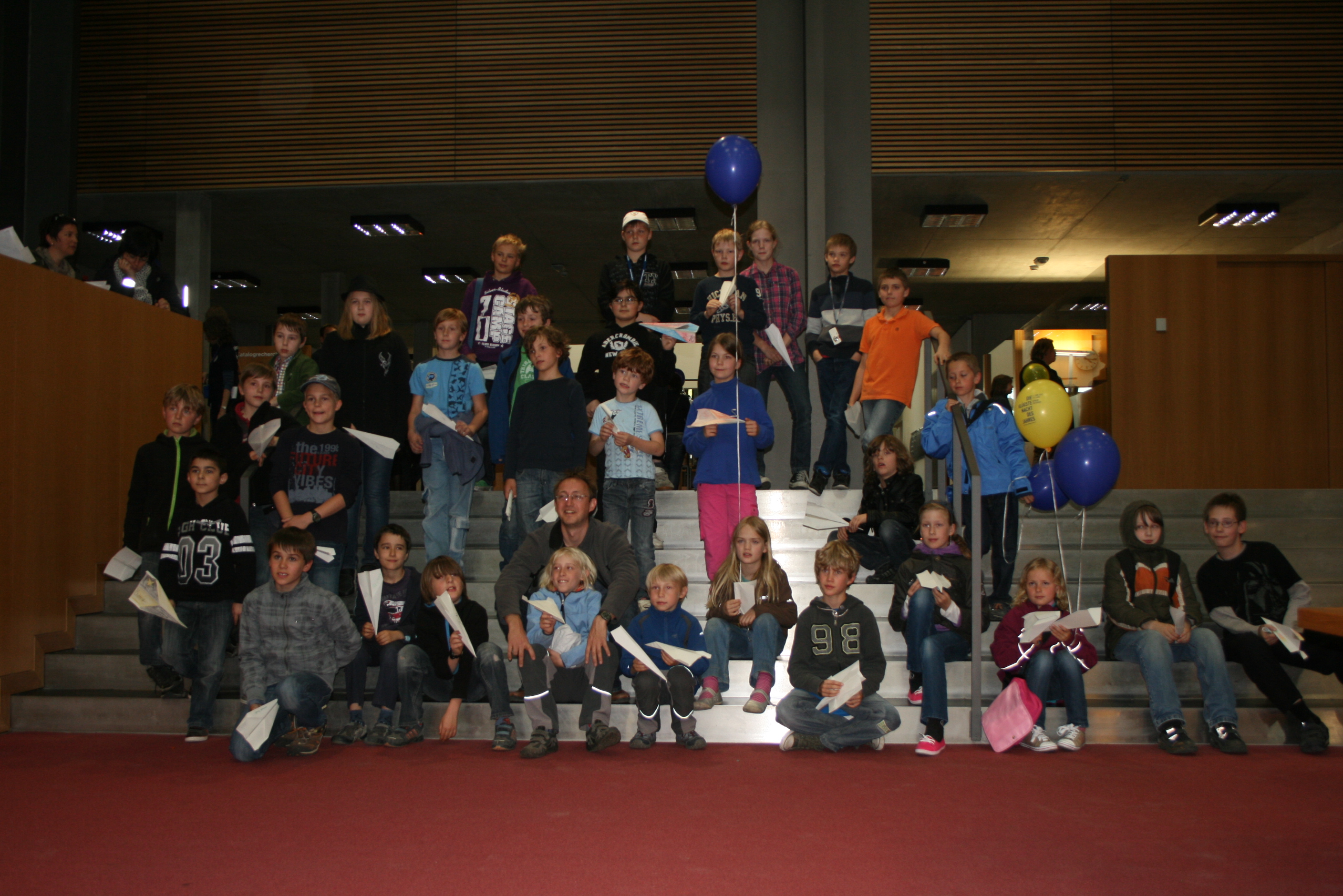 Papierfliegerwettbewerb - die Teilnehmer