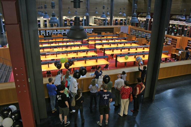 Führung durch die Bibliothek