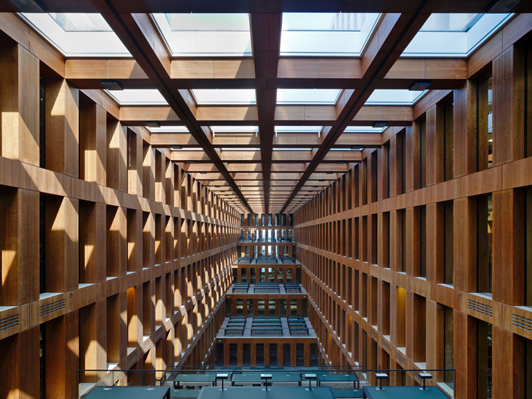 Fenster der Leseterrassen im Jacob-und-Wilhelm-Grimm-Zentrum der HU Berlin (Architektur)