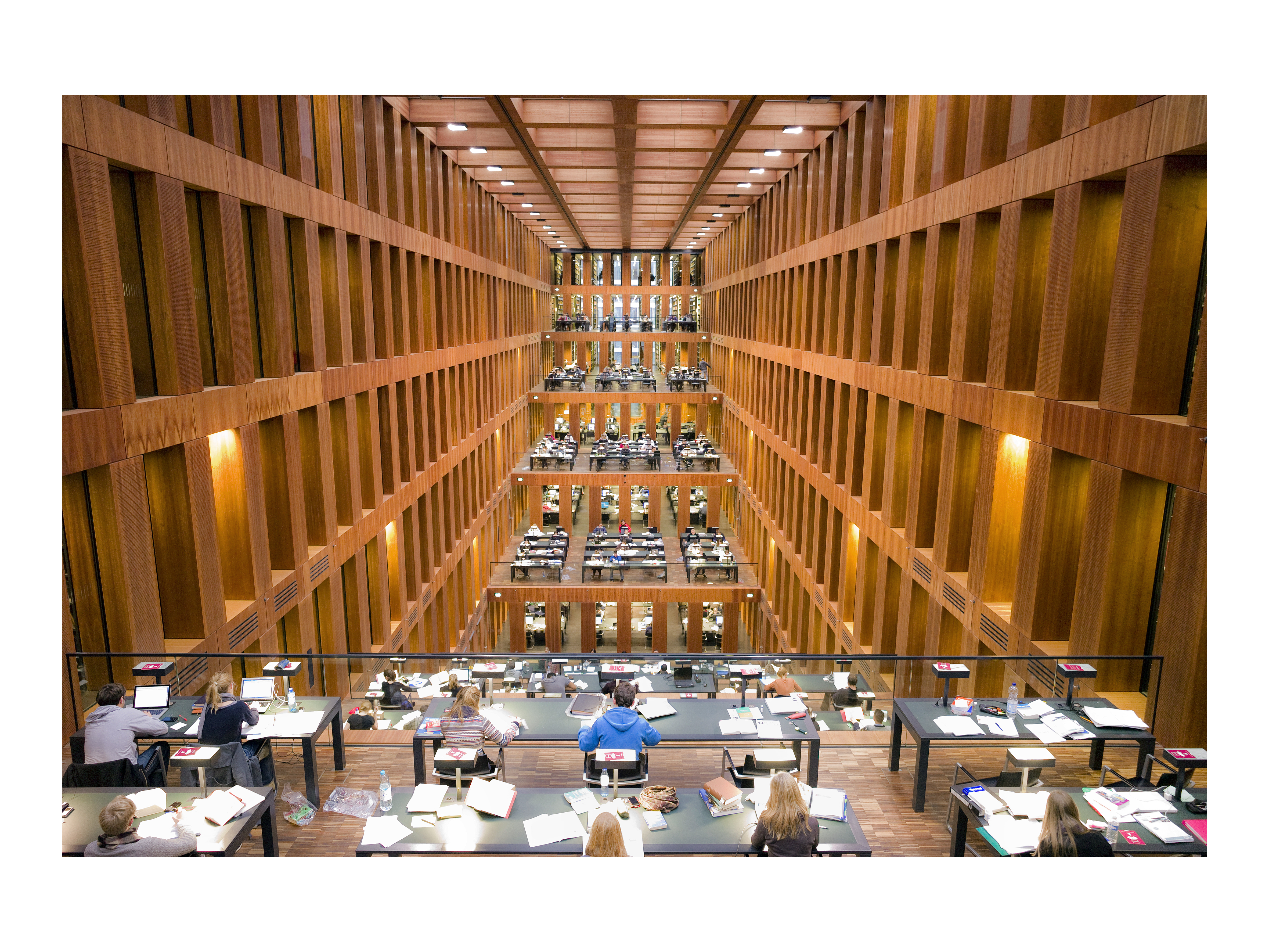 Humboldt-Universität zu Berlin -  Universitätsbibliothek - Grimm-Zentrum - Leseterassen