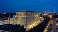 Das Jacob-und-Wilhelm-Grimm-Zentrum bei Nacht